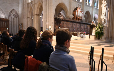 1500 jeunes se retrouvent à Notre-Dame de Paris